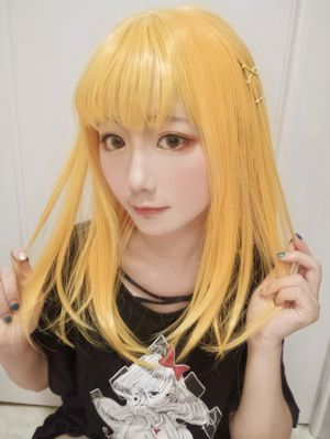 [Cosplay-Foto] Anime-Bloggerin Xianyin sic - Schwester mit gelben Haaren