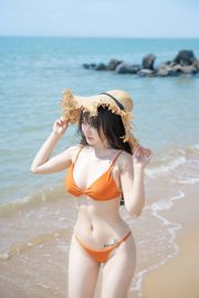 [Foto de Net Red COSER] Blogger de anime se quita la cola Mizuki - Playa