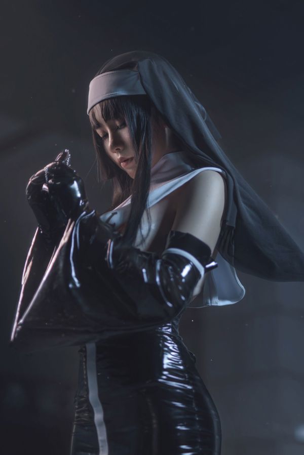 [Foto de COSER de una celebridad de Internet] Anime blogger uki rainy season - nun gel coat negro