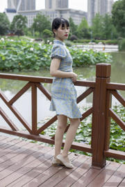 [Sihua SiHua] SH173 Shishi Cheongsam Chica de seda de cerdo caminando en el parque