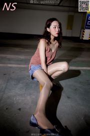 Pequeña Zhu Yin "La chica con hermosas piernas en medias en el garaje subterráneo" [Fotografía Nasi]