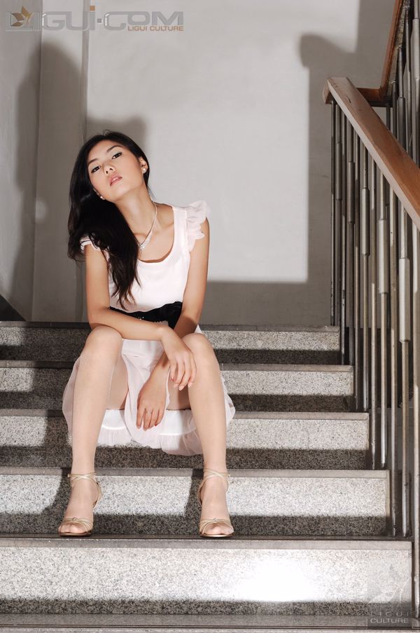 Model Sisi "Aventure at the entrance of the corridor" [Ligui LiGui] Silk Foot Photo