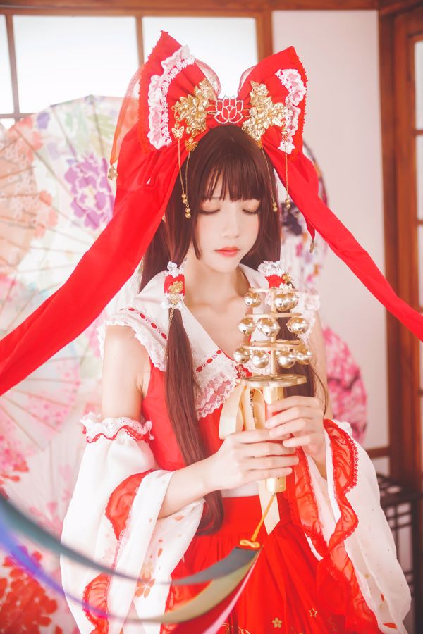 Sakura Momao "Reimu สวัสดีปีใหม่" [Lori COS]