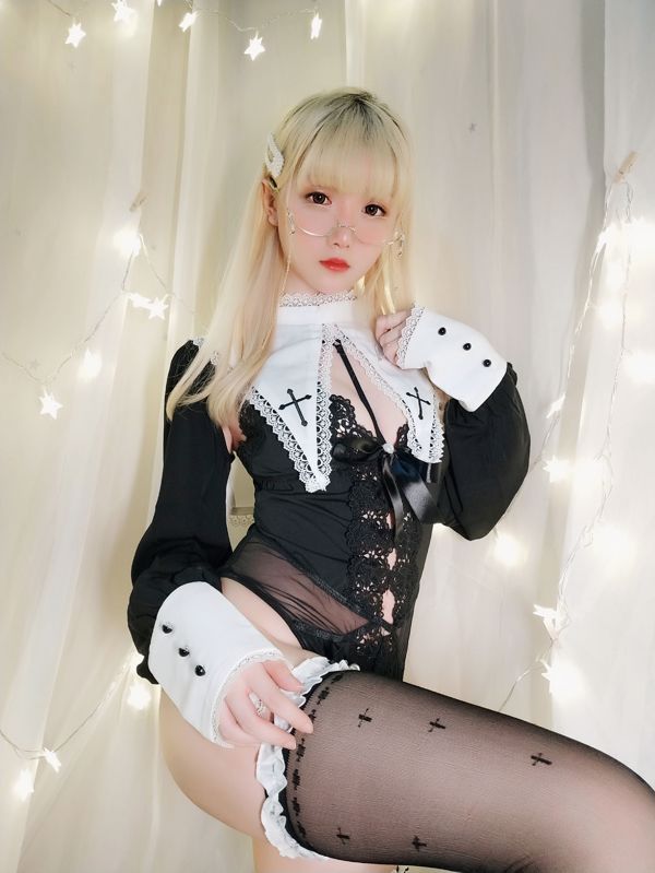 Stars of the Stars "Holy Light Nun Pack" [Welfare COSPLAY]