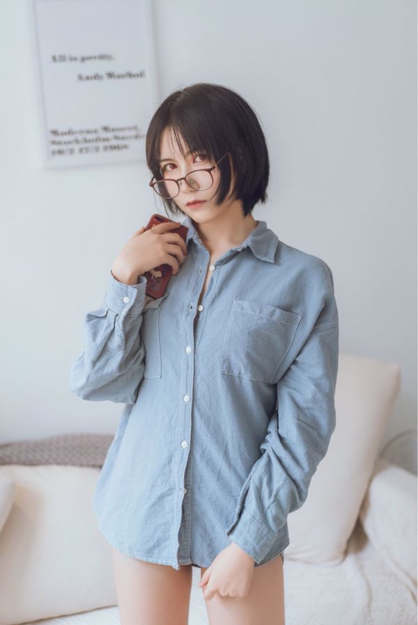 [网 红 Coser] 월간 su "Blue Shirt"