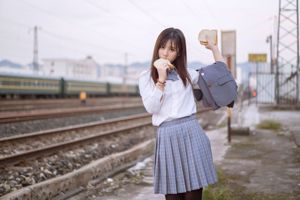 [美女Coser] 姬镜酱 《私奔之制服》