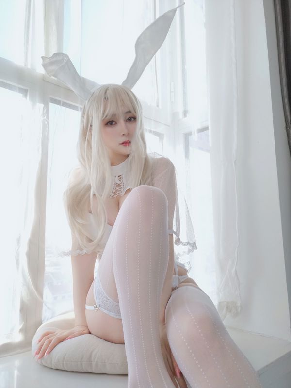 [COS phúc lợi] Miss Coser Baiyin - White Silk Bunny