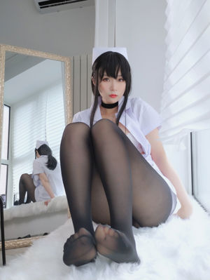 Baiyin 81 "Petite infirmière aux cheveux longs" [COSPLAY Beauty]