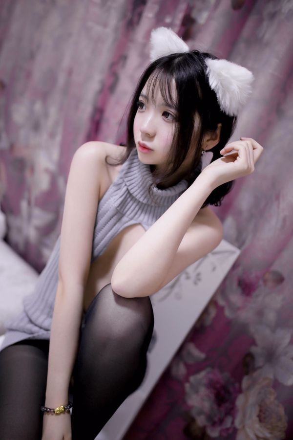 [美女Coser] 疯猫ss 《露背毛衣》