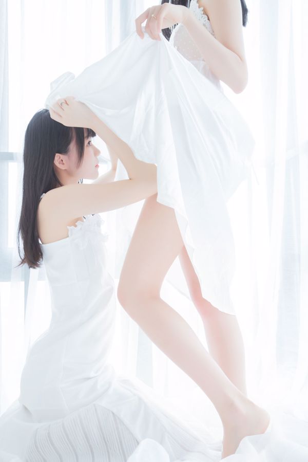 木綿綿OwO&桜桃喵 《朝(白裙×白裙)》
