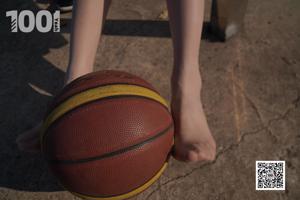 【IESS千一夜】モデル：ストロベリー「ガールフレンド4とバスケットボールをする」美しい足と絹のような足