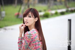 Taiwanese beauty Liao Tingling/Kila Jingjing, "Street Shooting in Colorful Miniskirt"