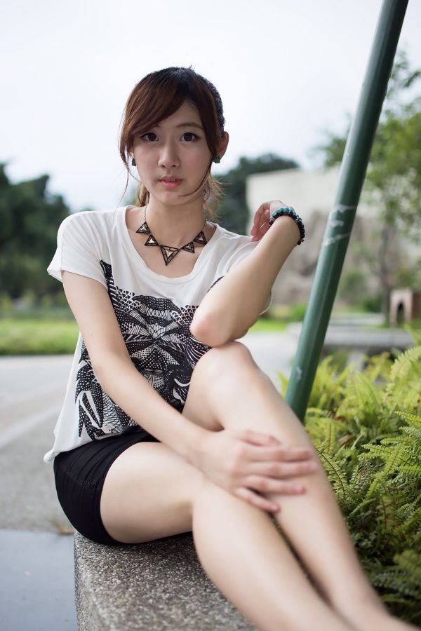 Tajwańska modelka Queena / Maaki Hayashi << Park outside beat >>